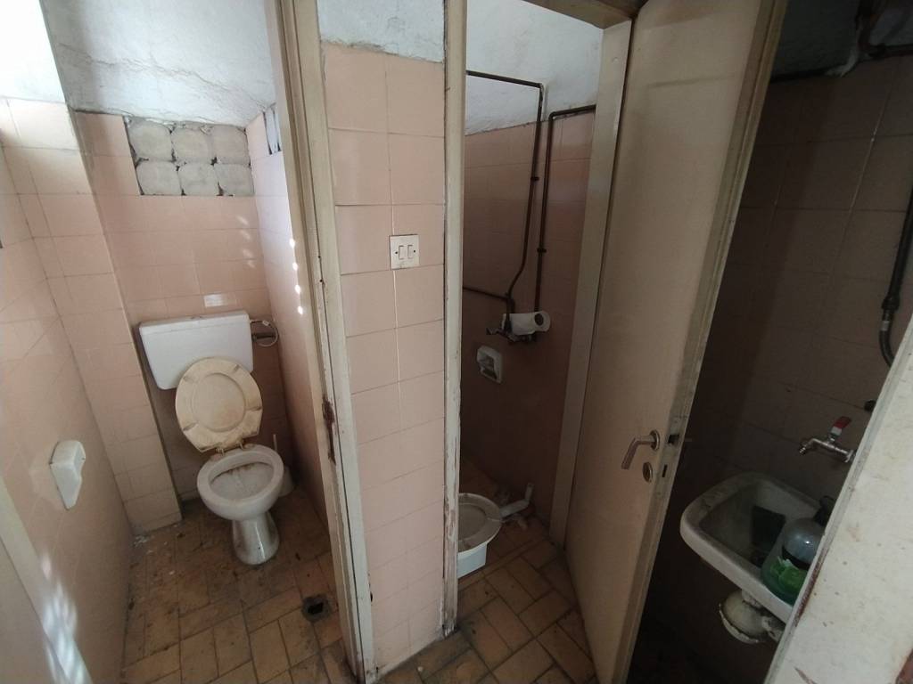 ANYPLACE MESITIKES YPERESIES