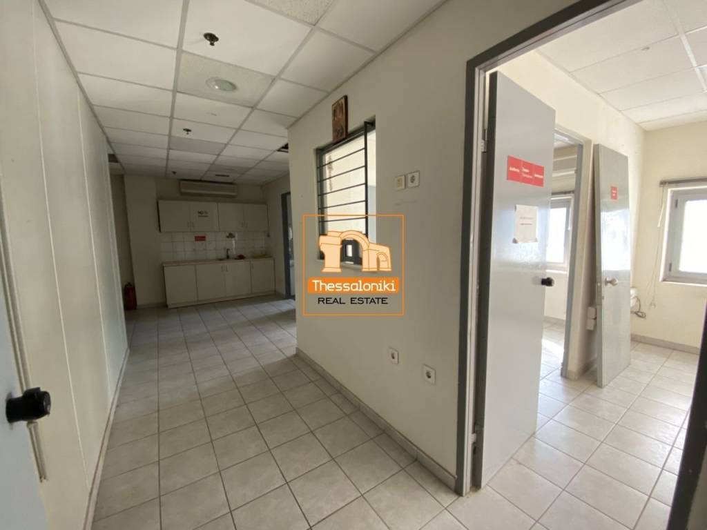 ΒΙ. ΠΑ. Ωραιοκάστρου, Κατάστημα