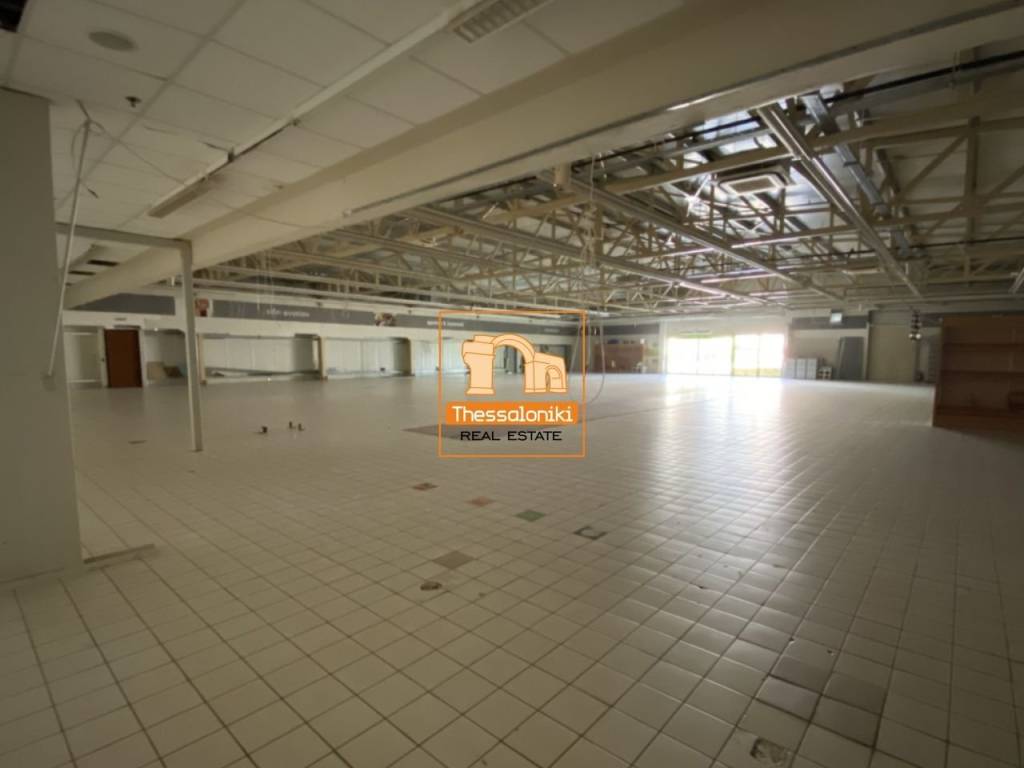 ΒΙ. ΠΑ. Ωραιοκάστρου, Κατάστημα