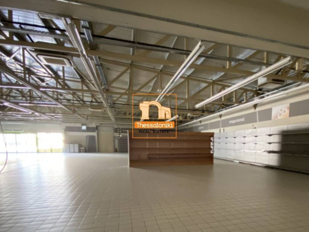 ΒΙ. ΠΑ. Ωραιοκάστρου, Κατάστημα