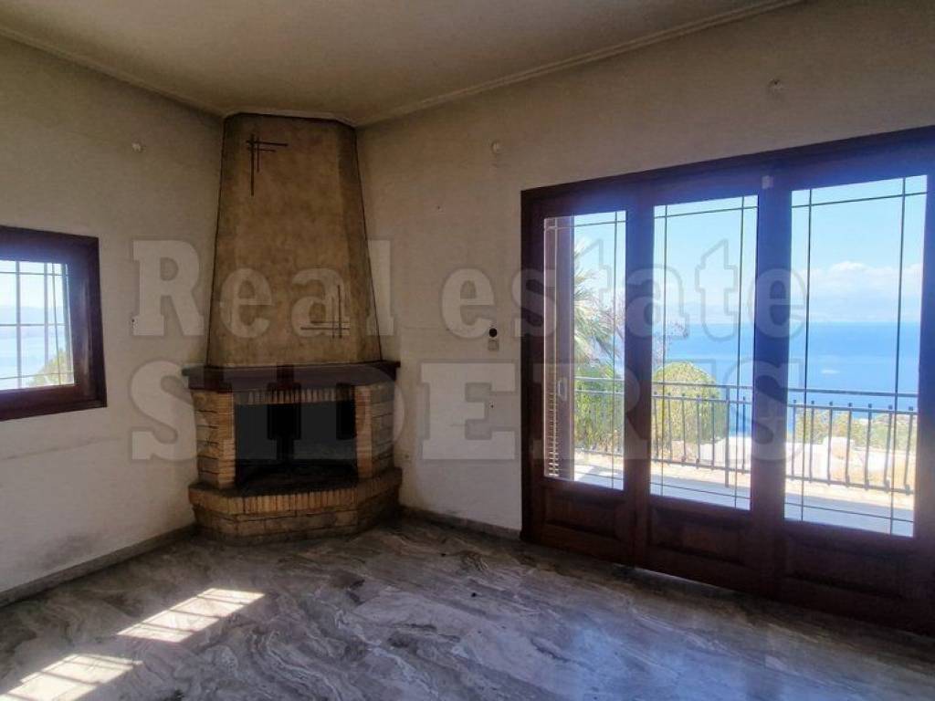 Σαλόνι με θέα θάλασσα