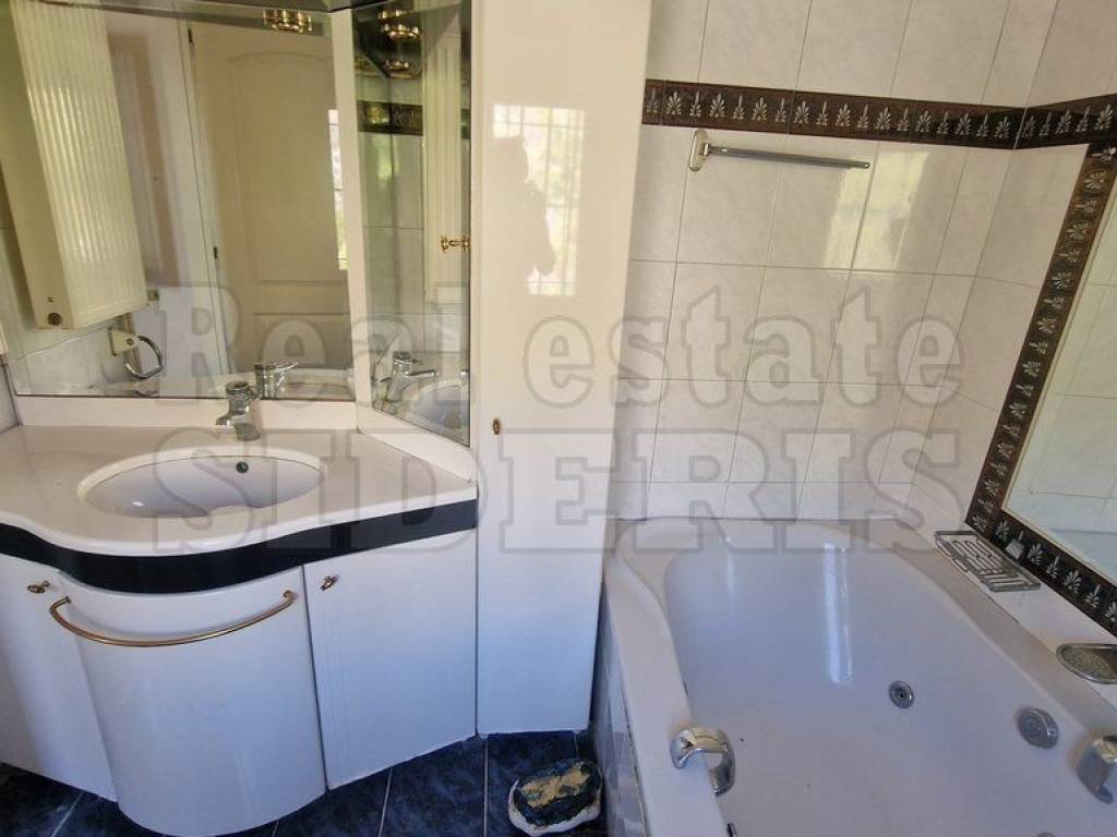 Λουτρό με μπανιέρα