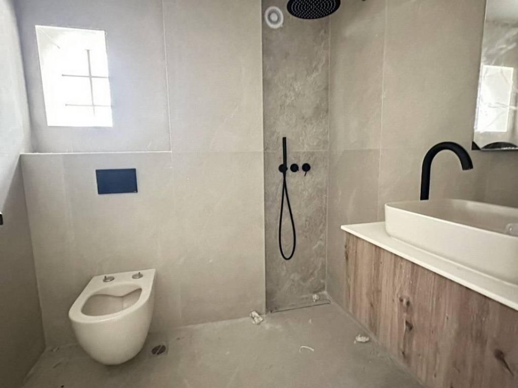 Forumland Real Estate, Μπάνιο