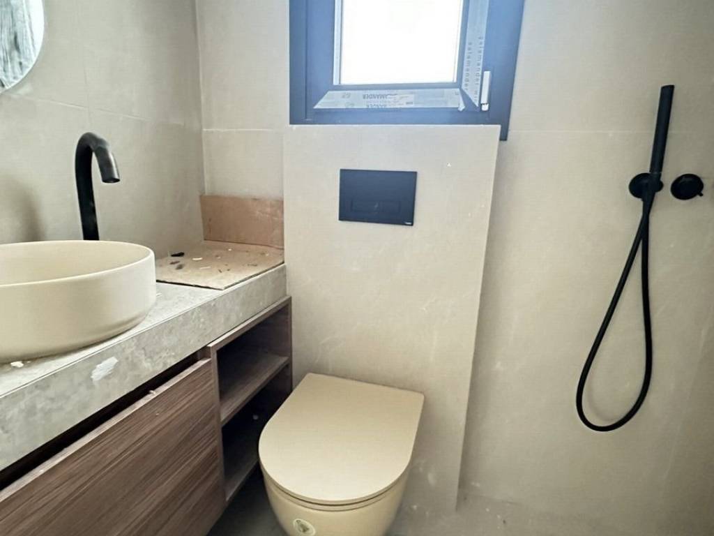 Forumland Real Estate, Μπάνιο