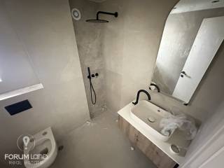Forumland Real Estate, Μπάνιο