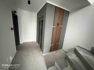 Forumland Real Estate, Ανελκυστήρας