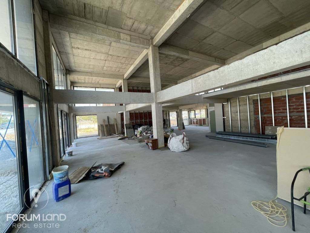 Forumland Real Estate, Ισόγειο κατάστημα