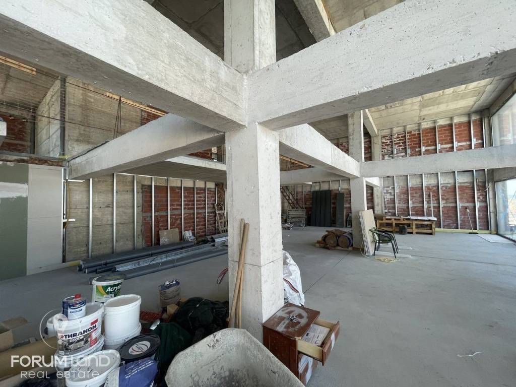 Forumland Real Estate, Ισόγειο κατάστημα