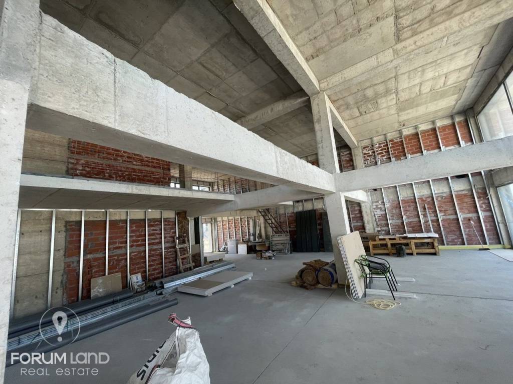 Forumland Real Estate, Ισόγειο κατάστημα