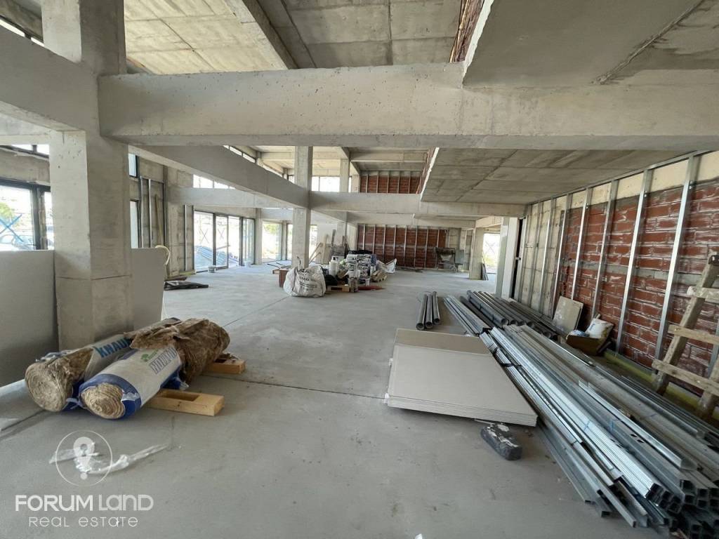 Forumland Real Estate, Ισόγειο κατάστημα