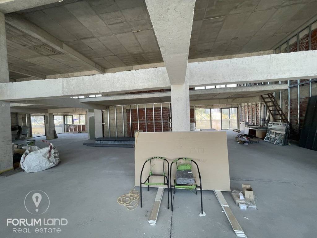 Forumland Real Estate, Ισόγειο κατάστημα