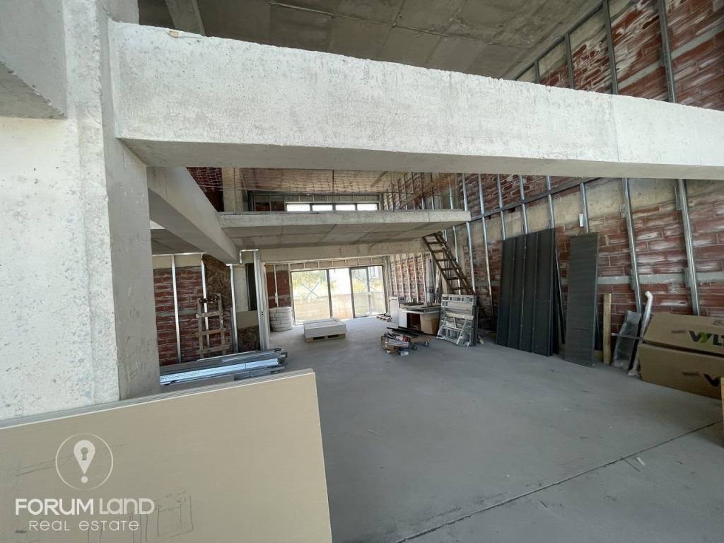 Forumland Real Estate, Ισόγειο κατάστημα