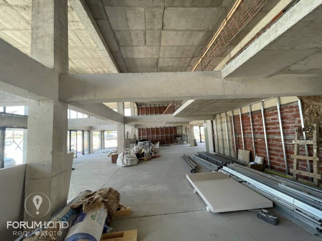 Forumland Real Estate, Ισόγειο κατάστημα