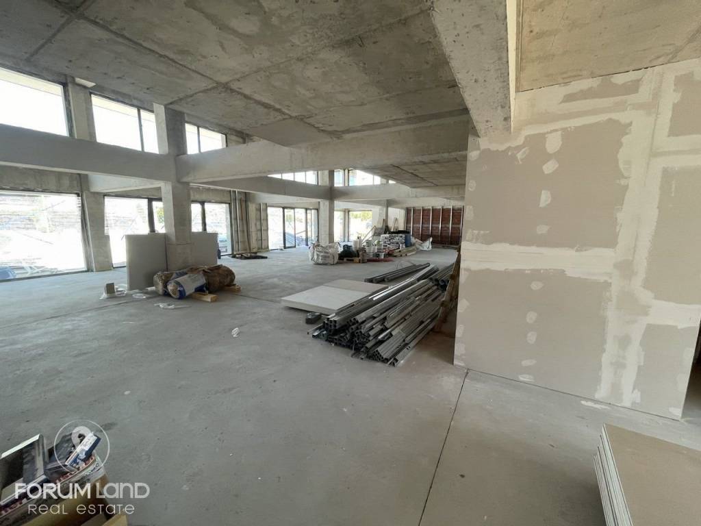 Forumland Real Estate, Ισόγειο κατάστημα