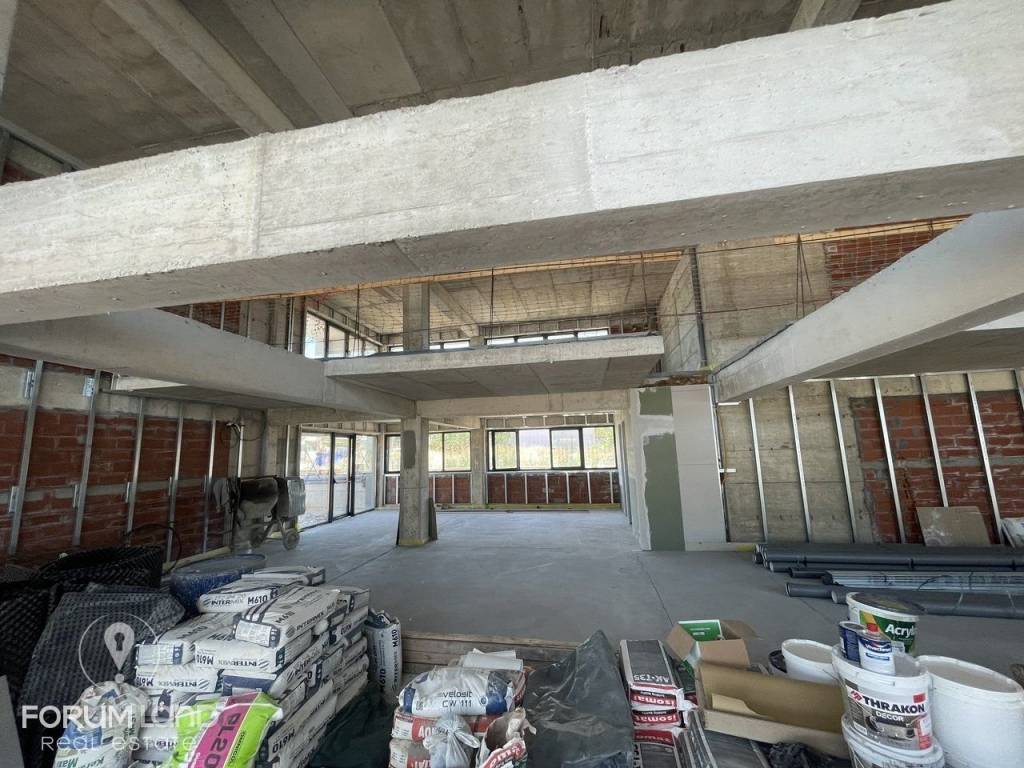 Forumland Real Estate, Ισόγειο κατάστημα