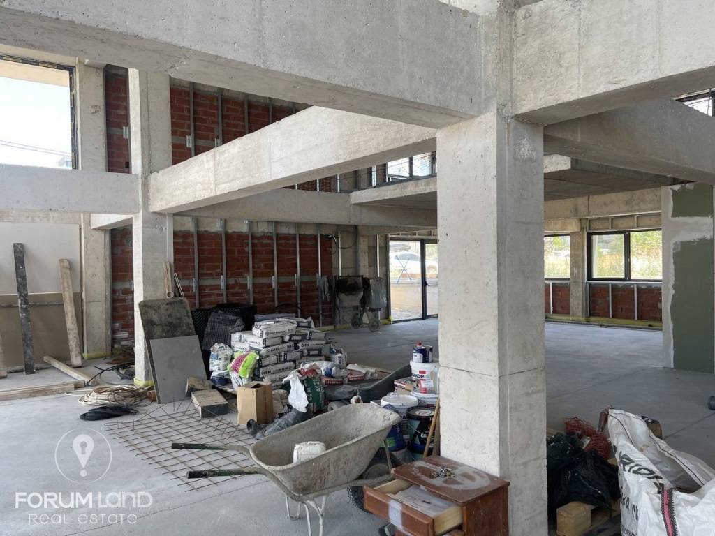 Forumland Real Estate, Ισόγειο κατάστημα