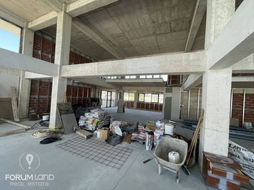 Forumland Real Estate, Ισόγειο κατάστημα