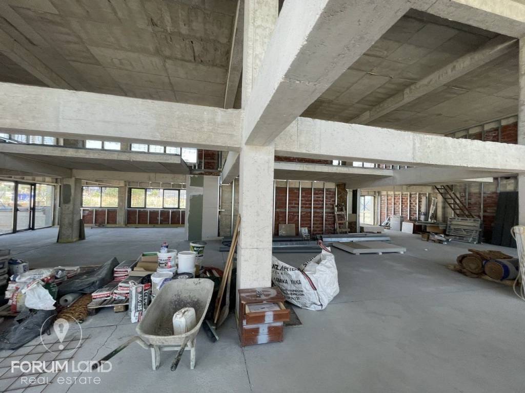 Forumland Real Estate, Ισόγειο κατάστημα