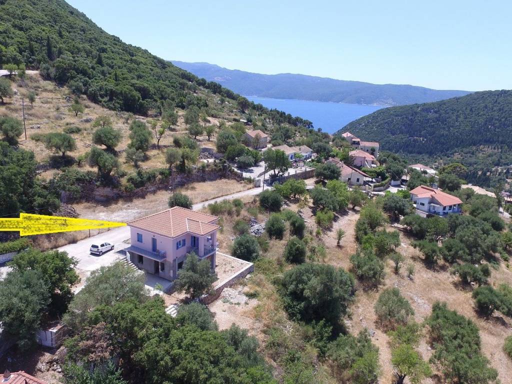 Aerial view and location of the property