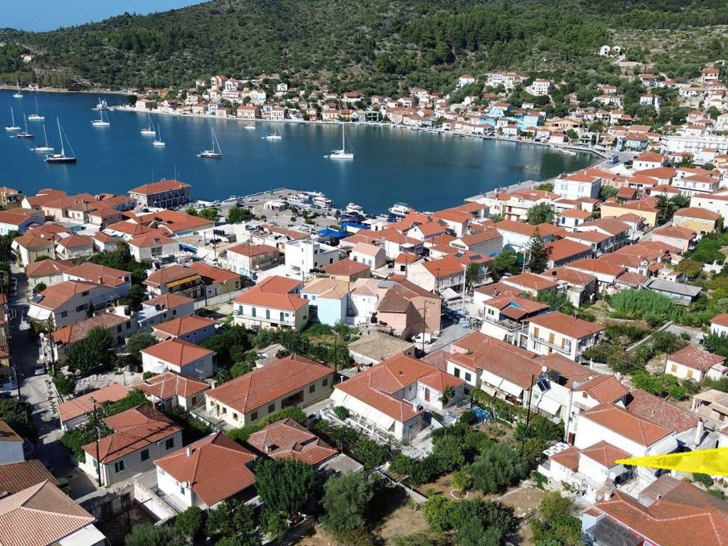 Aerial view and location of house for sale