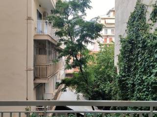 THEA APO TO MPALKONI