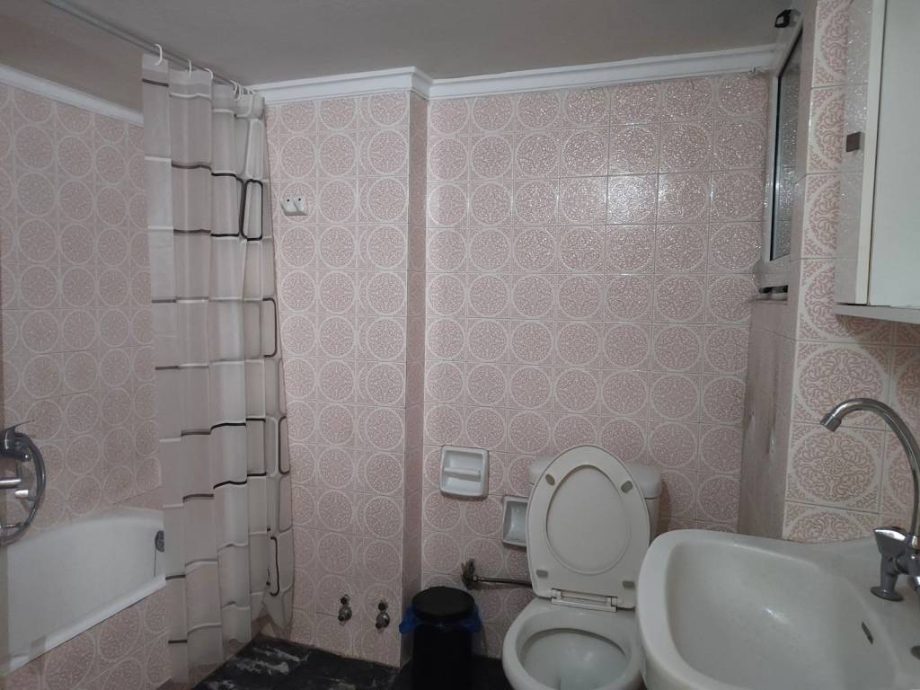 ME THESE GIA PLYNTERIO ROYCHON