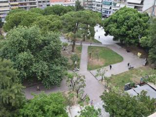 POLY KONTA STEN PLATEIA OLGAS