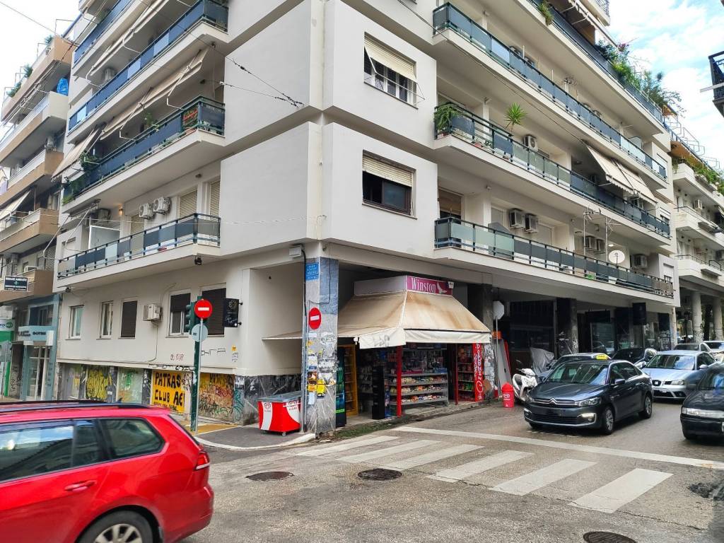 Η ΠΟΛΥΚΑΤΟΙΚΙΑ ΠΟΥ ΒΡΙΣΚΕΤΑΙ ΤΟ ΔΙΑΜΕΡΙΣΜΑ