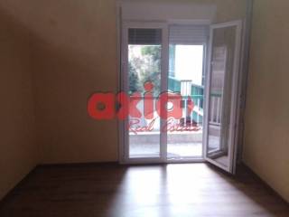 Ενοικιάζεται Διαμέρισμα 100τ.μ.  σε ισόγειο. Αποτελείται από 2 υπνοδωμάτια, 