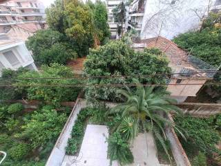 ston akalypto blepei se megalo choro mr prasino