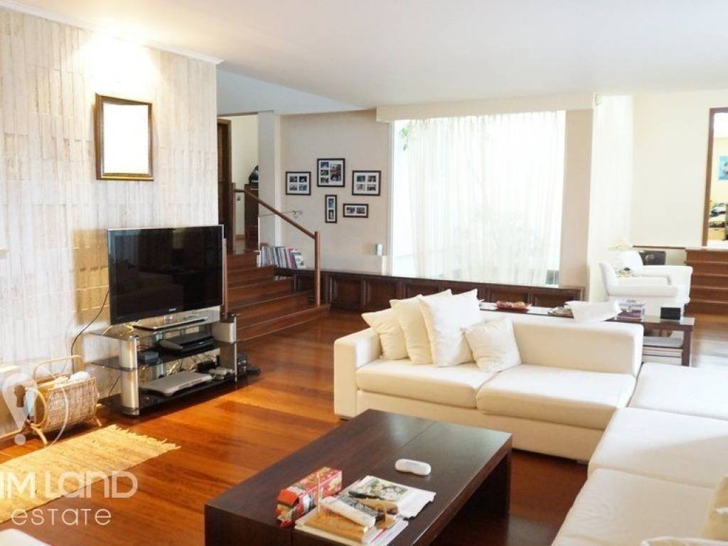 Forumland Real Estate, Σαλόνι με τζάκι