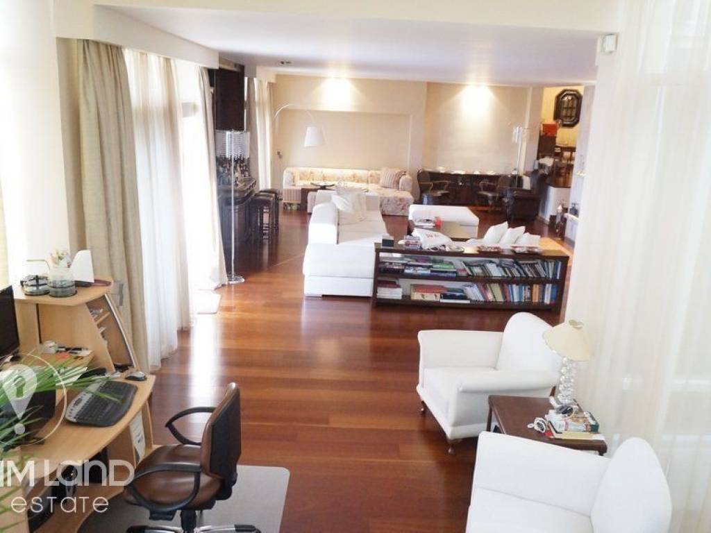 Forumland Real Estate, Σαλόνι με τζάκι