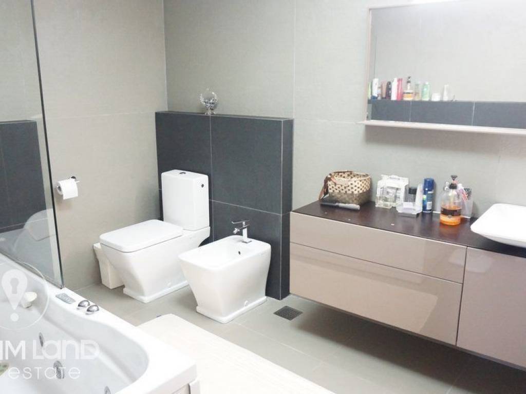 Forumland Real Estate, Μπάνιο με μπανιέρα