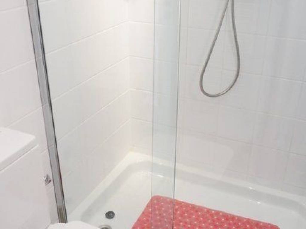 Forumland Real Estate, Μπάνιο με ντουζιέρα