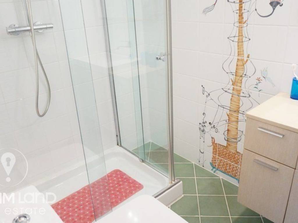 Forumland Real Estate, Μπάνιο με ντουζιέρα