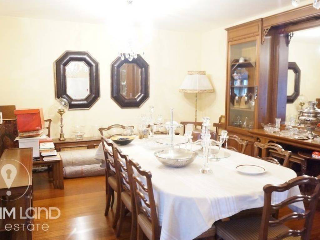 Forumland Real Estate, Τραπεζαρία