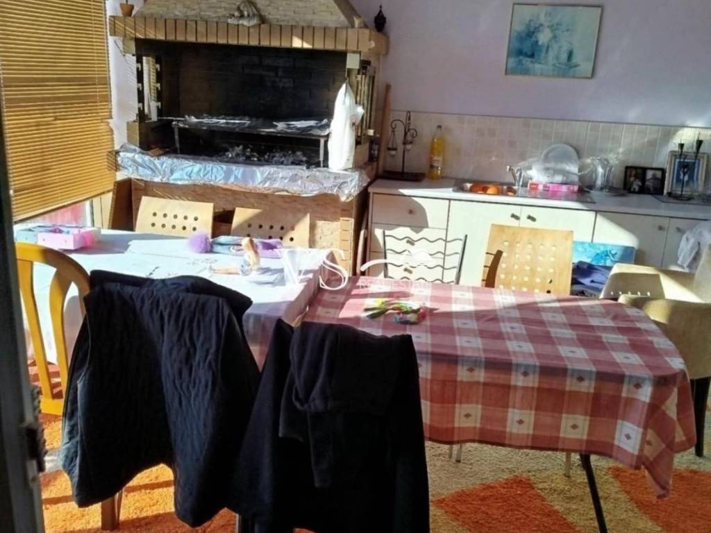 ημιυπαίθριος