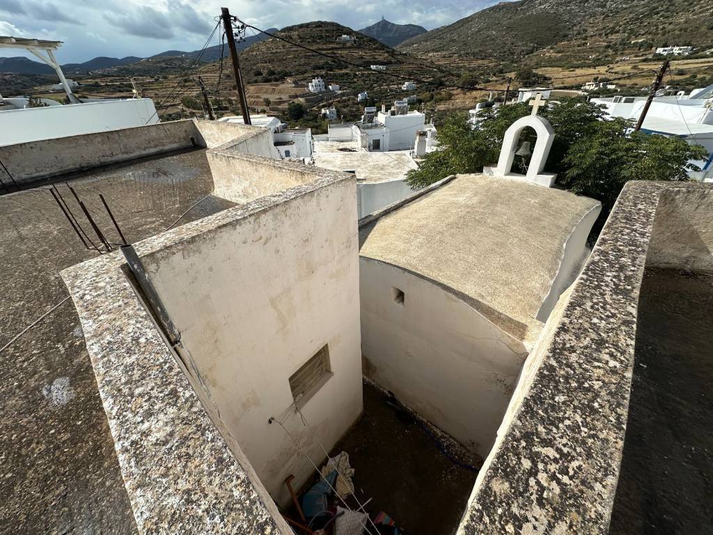 THea apo ten taratsa toy ktirioy