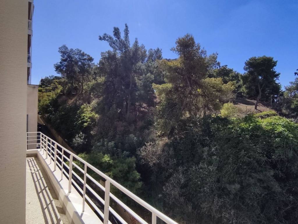 θέα από το μπαλκόνι