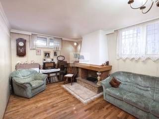 PLAYROOM&#039;S LIVING ROOM