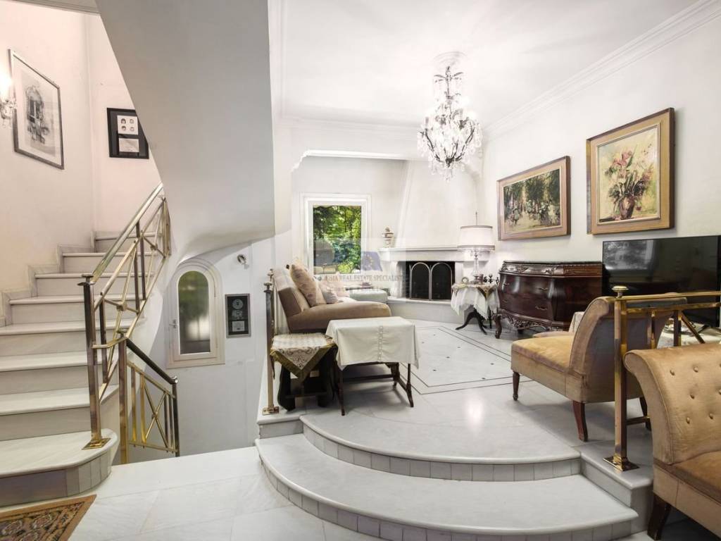 LIVING ROOM WITH FIREPLACE - TO THE 1ST FLOOR