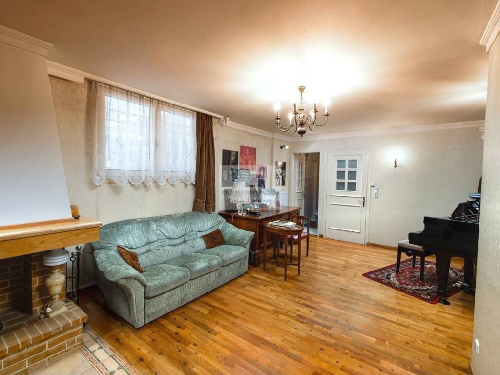 PLAYROOM&#039;S LIVING ROOM