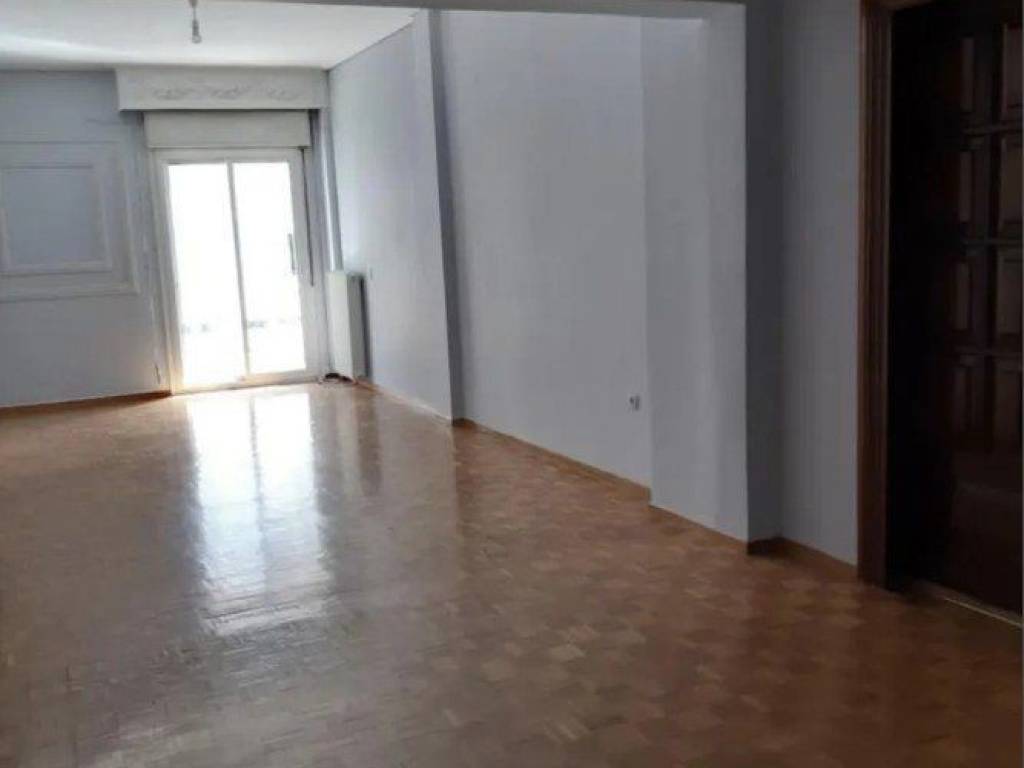 Forumland Real Estate, Σαλόνι