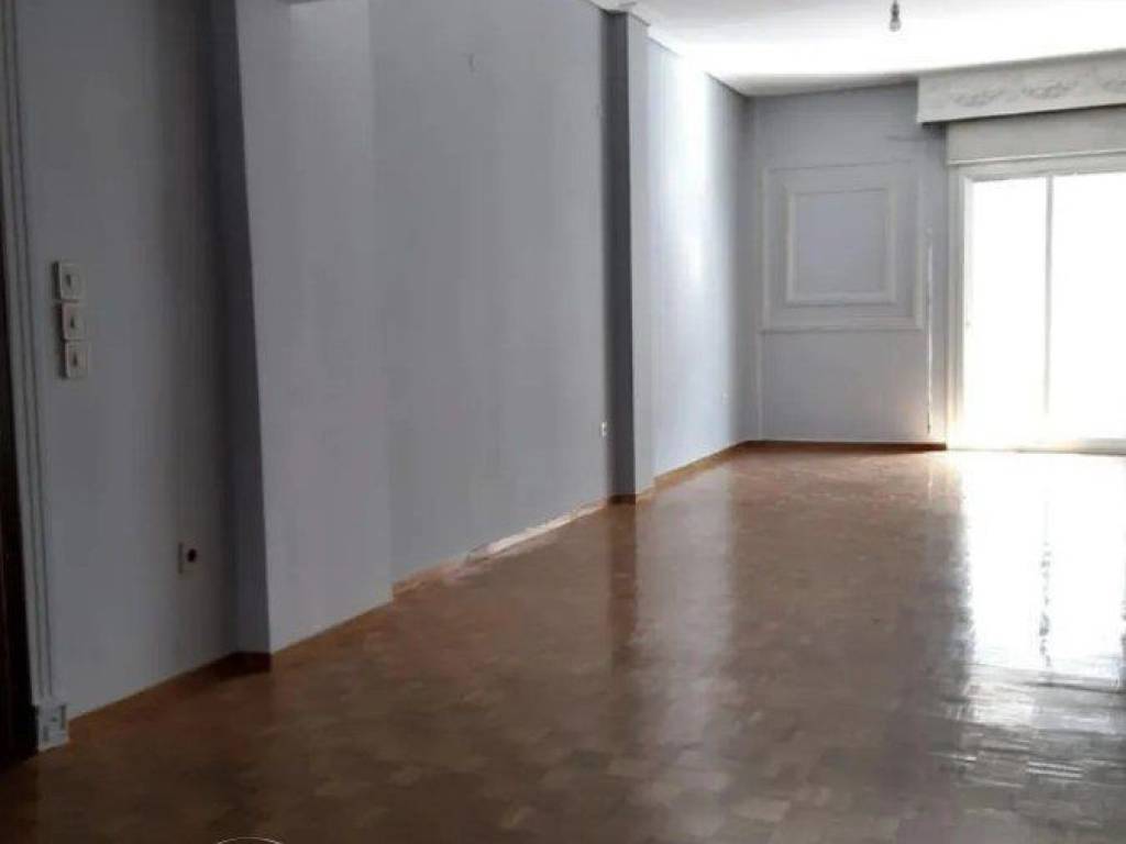 Forumland Real Estate, Σαλόνι