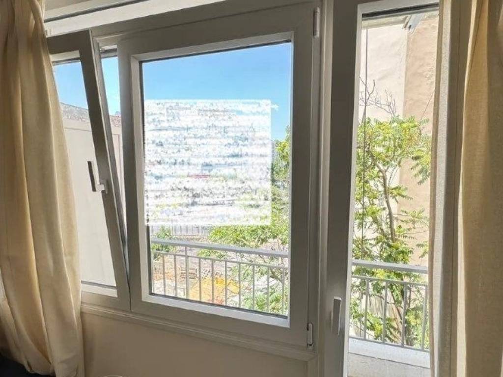 Forumland Real Estate, Κουφώματα