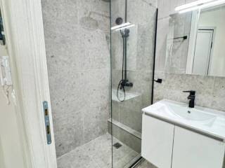 Forumland Real Estate, Μπάνιο