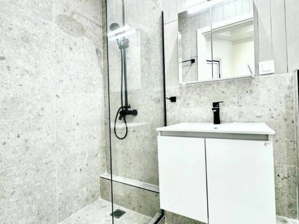 Forumland Real Estate, Μπάνιο