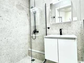 Forumland Real Estate, Μπάνιο