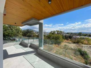 Mpalkoni me thea kathistikoy.