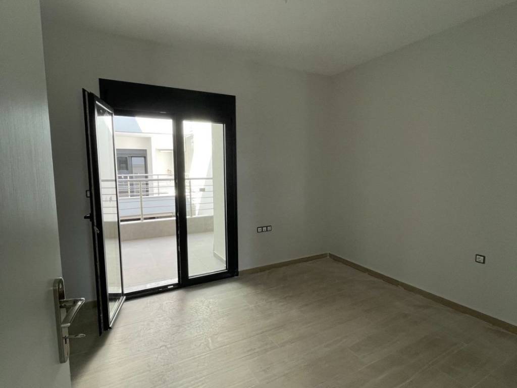 Domatio me mpalkoni.